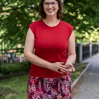 Triko Allure s výstřihem na zádech 