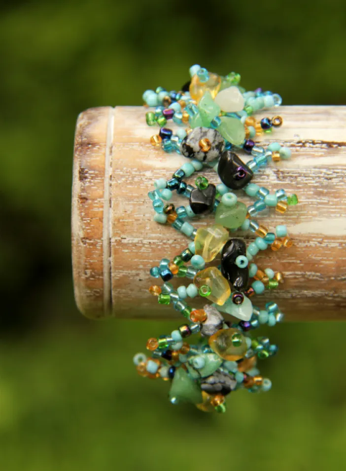 Korálkový náramek s kamínky | PachaMama.cz