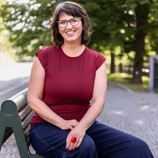 Triko Allure s výstřihem na zádech 