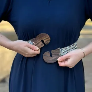 Korálkový opasek s dřevěnou přezkou | PachaMama.cz