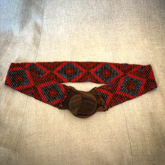 Korálkový opasek s dřevěnou přezkou | PachaMama.cz