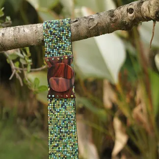 Korálkový opasek s dřevěnou přezkou | PachaMama.cz