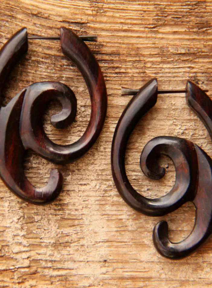 Dřevěné náušnice s tyčkou  | PachaMama.cz