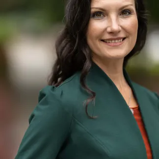 Maya – dámské sako s řaseným rukávem, tmavě zelená barva | PachaMama.cz