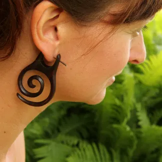 Dřevěné náušnice s tyčkou  | PachaMama.cz