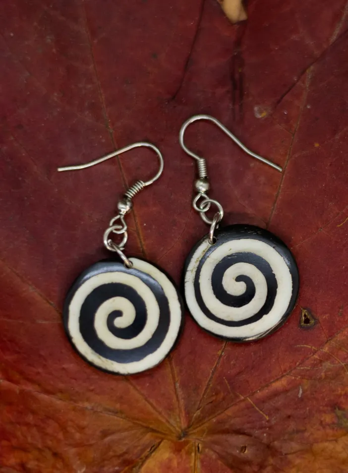 Kostěné náušnice "Spirals Round" | PachaMama.cz