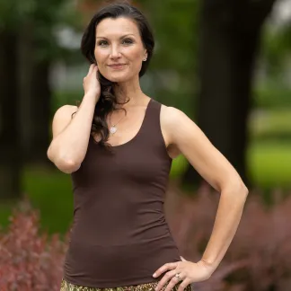 Tílko Lea s všitou braletkou, barva CHOCOLATE | PachaMama.cz
