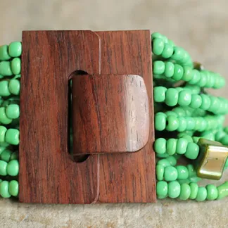 Náramek s dřevěnou přezkou, zelený | PachaMama.cz