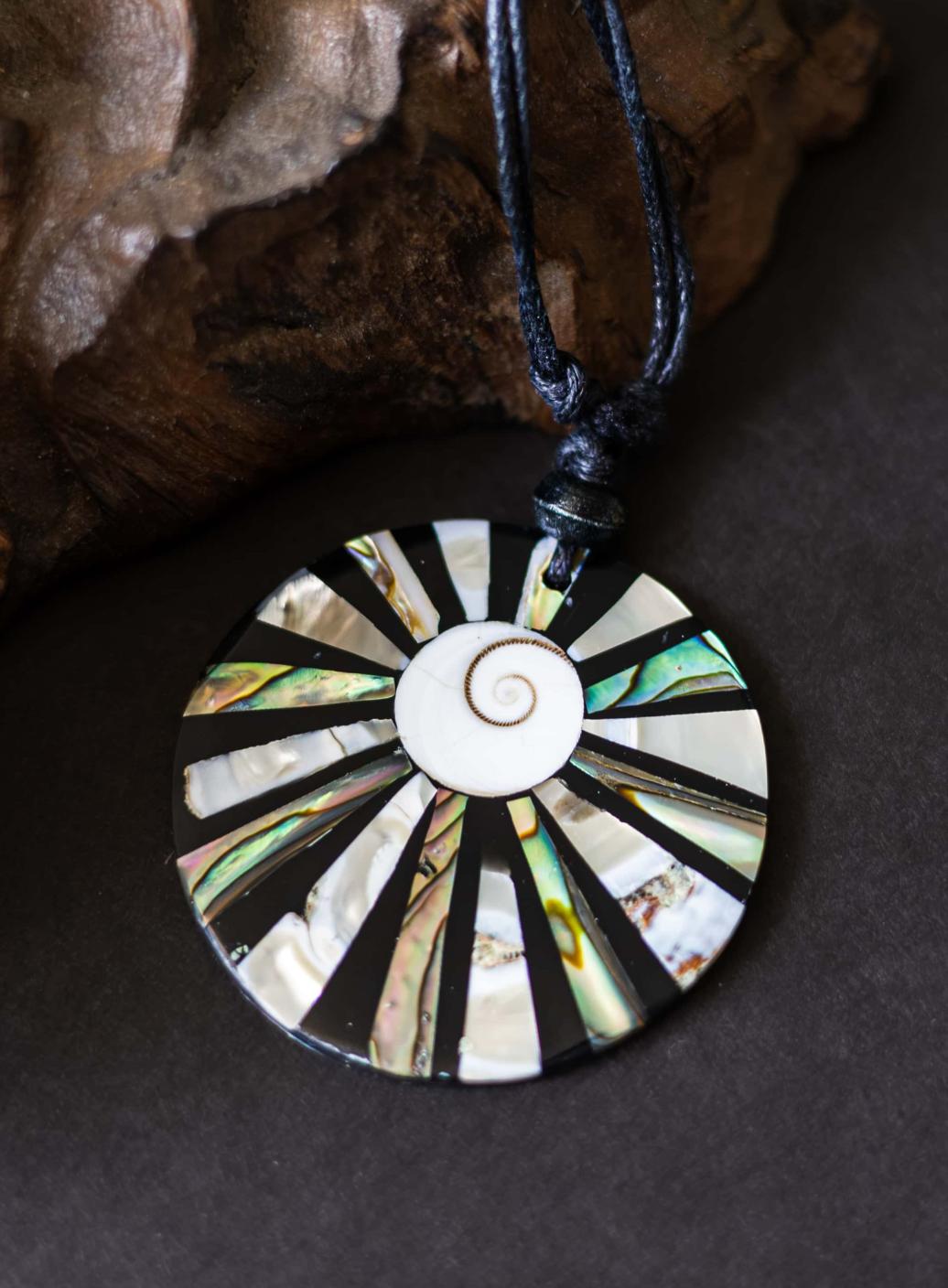 Perleťový náhrdelník s mušle shiva eye | PachaMama.cz