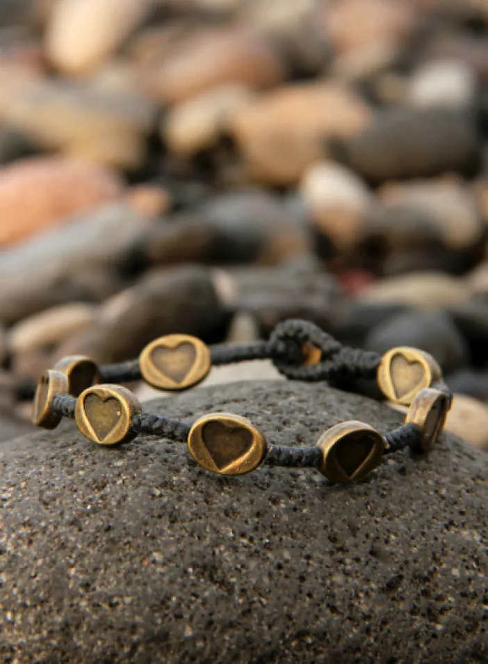 Náramek s kovovými korálky | PachaMama.cz