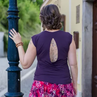 Triko Allure s výstřihem na zádech 