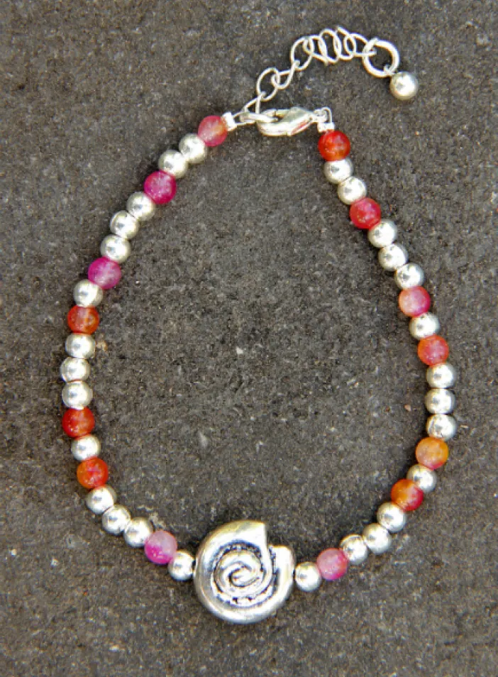 Korálkový náramek s ulitou | PachaMama.cz