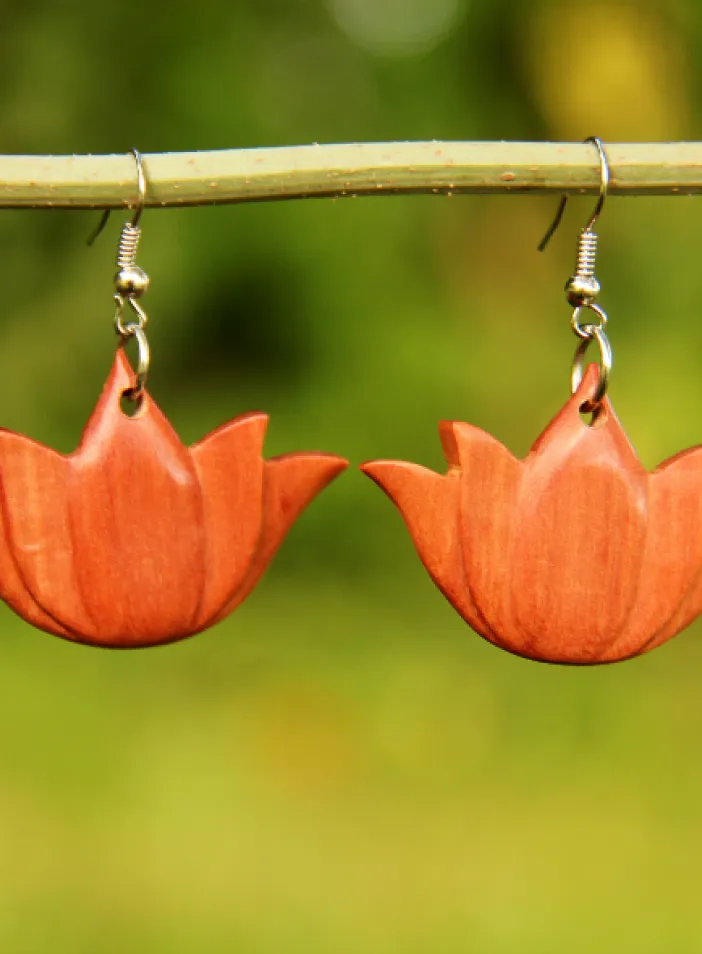 Dřevěné náušnice "Lotus" | PachaMama.cz