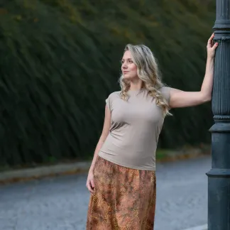 Triko Allure s výstřihem na zádech 