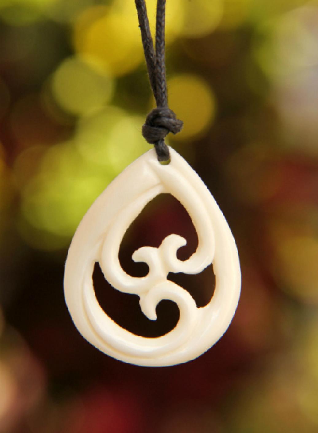 Kostěný přívěsek 