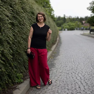 Triko Allure s výstřihem na zádech 