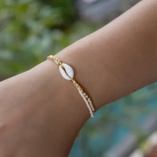 Minimalistický korálkový náramek s mušlí | PachaMama.cz