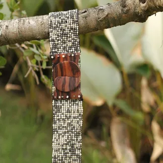 Korálkový opasek s dřevěnou přezkou | PachaMama.cz