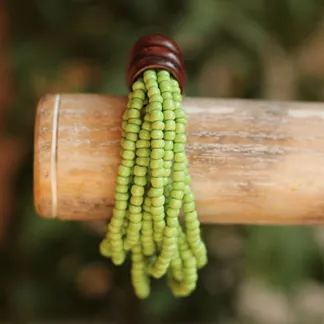 Korálkový náramek s dřevěnými kroužky | PachaMama.cz