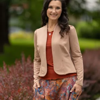 Maya – dámské sako s řaseným rukávem, béžová barva | PachaMama.cz