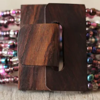 Náramek s dřevěnou přezkou, mix barev | PachaMama.cz