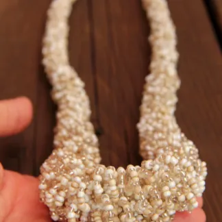 Náhrdelník Diana, korálkový, luxusní, béžový, dlouhý | PachaMama.cz