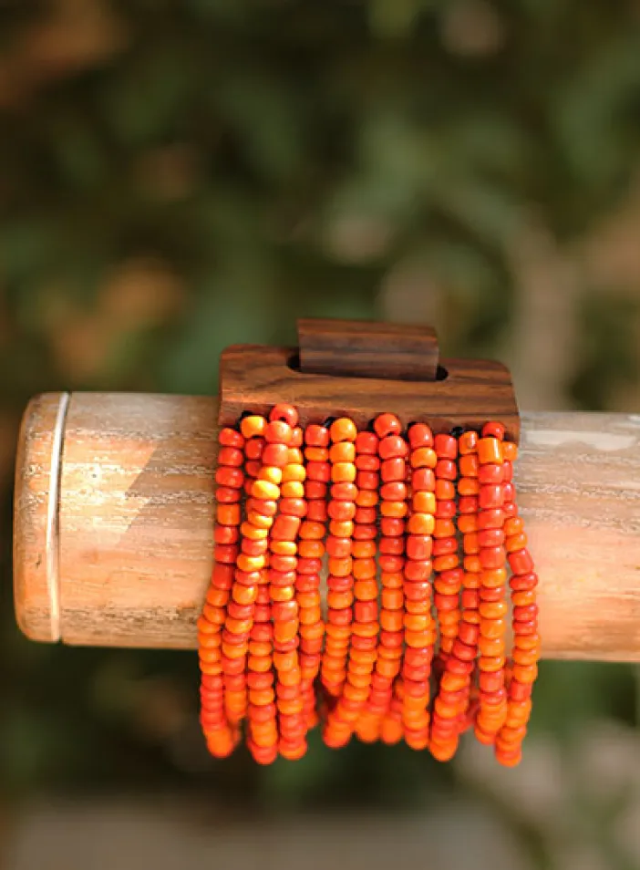 Náramek s dřevěnou přezkou, mix barev | PachaMama.cz