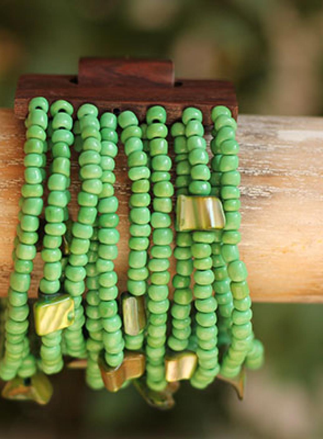 Náramek s dřevěnou přezkou, zelený | PachaMama.cz