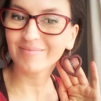 Dřevěné náušnice se spirálou, srdce | PachaMama.cz