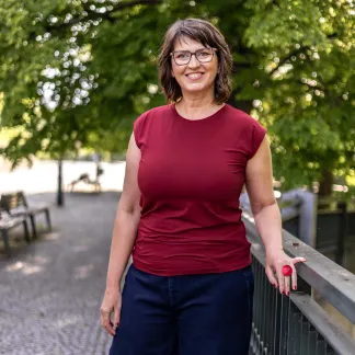 Triko Allure s výstřihem na zádech 