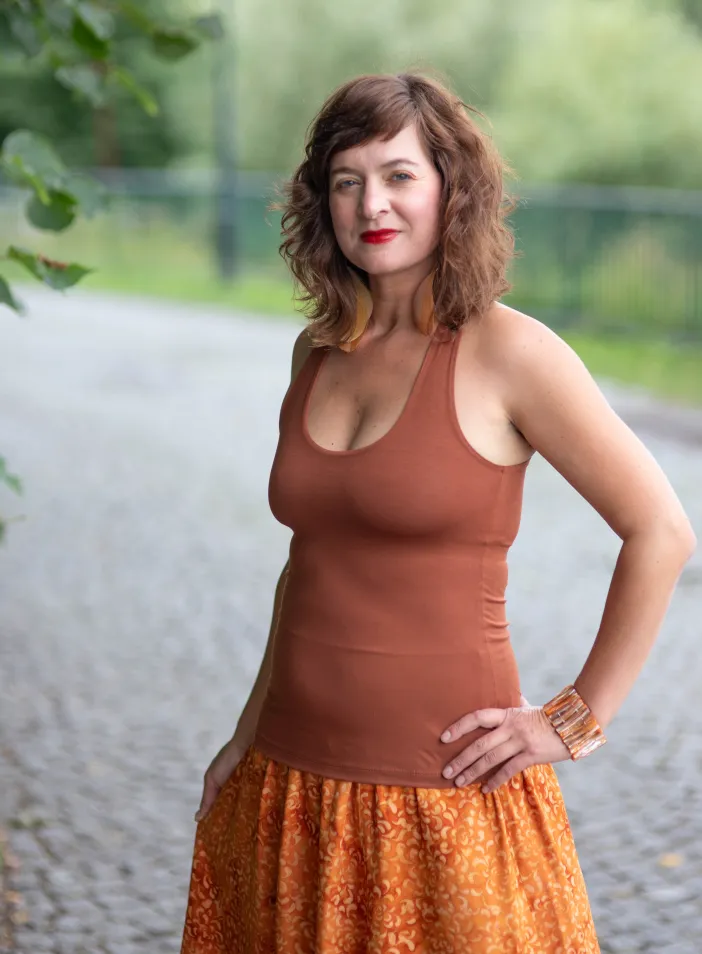 Tílko Lea s všitou braletkou, barva MOCHA | PachaMama.cz