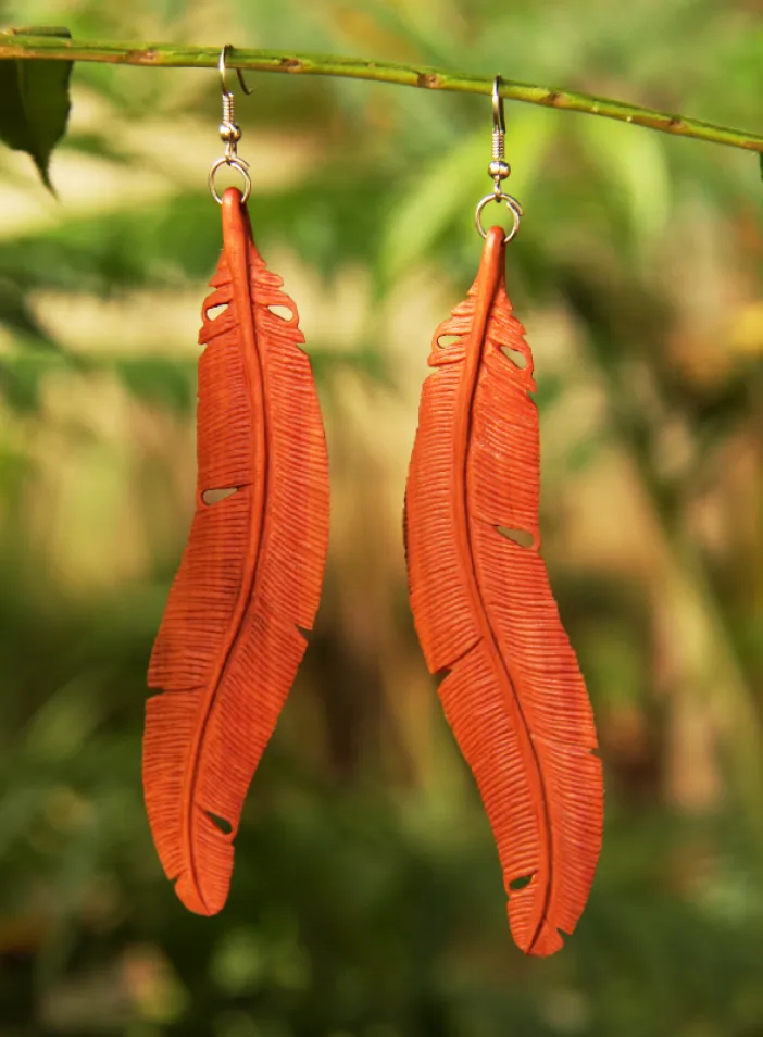 Originální dřevěné náušnice " Pírka velká"  | PachaMama.cz