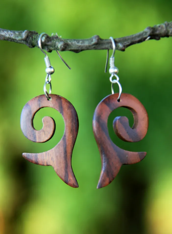 Dřevěné náušnice "Fish tail" | PachaMama.cz
