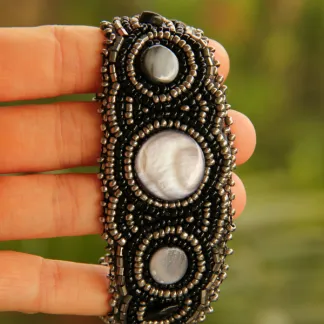 Korálkový náramek, vyšívaný, černý | PachaMama.cz