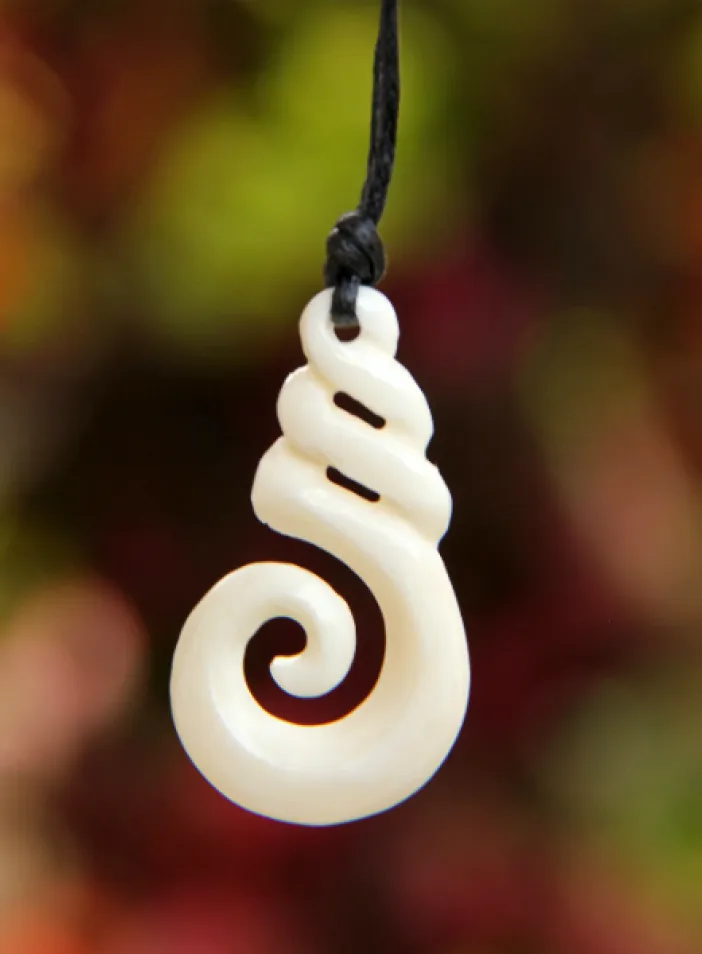 Kostěný přívěsek "Spiral waves"  | PachaMama.cz