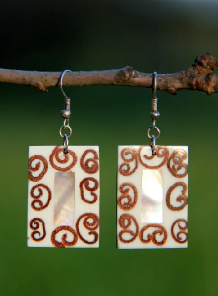 Perleťovo- skořicové náušnice, obdelníky | PachaMama.cz