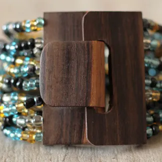 Náramek s dřevěnou přezkou, mix barev | PachaMama.cz