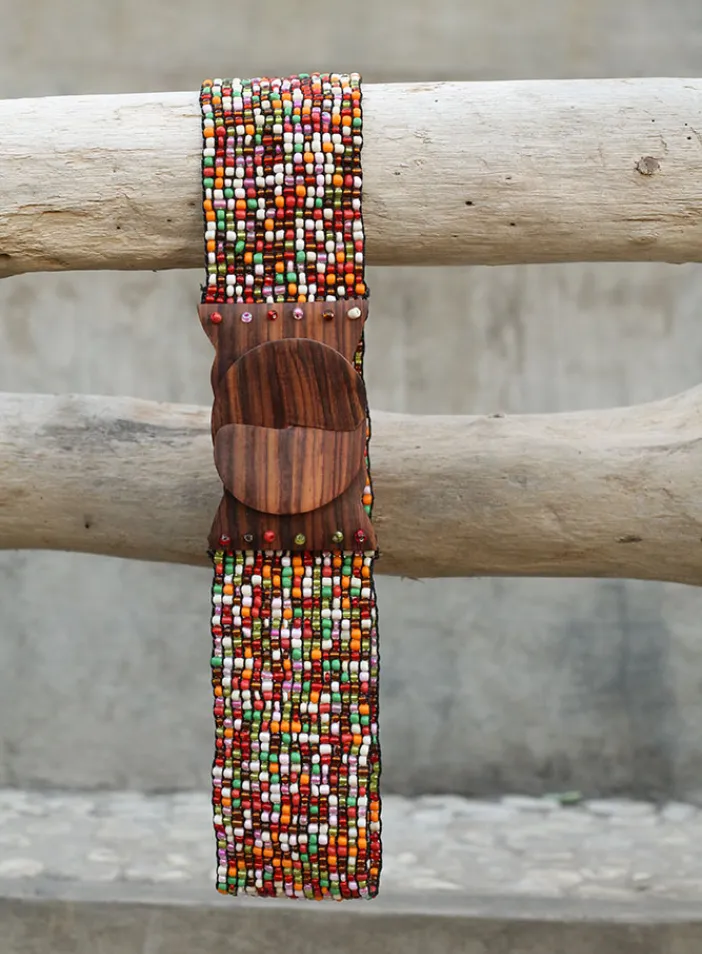 Korálkový opasek s dřevěnou přezkou | PachaMama.cz