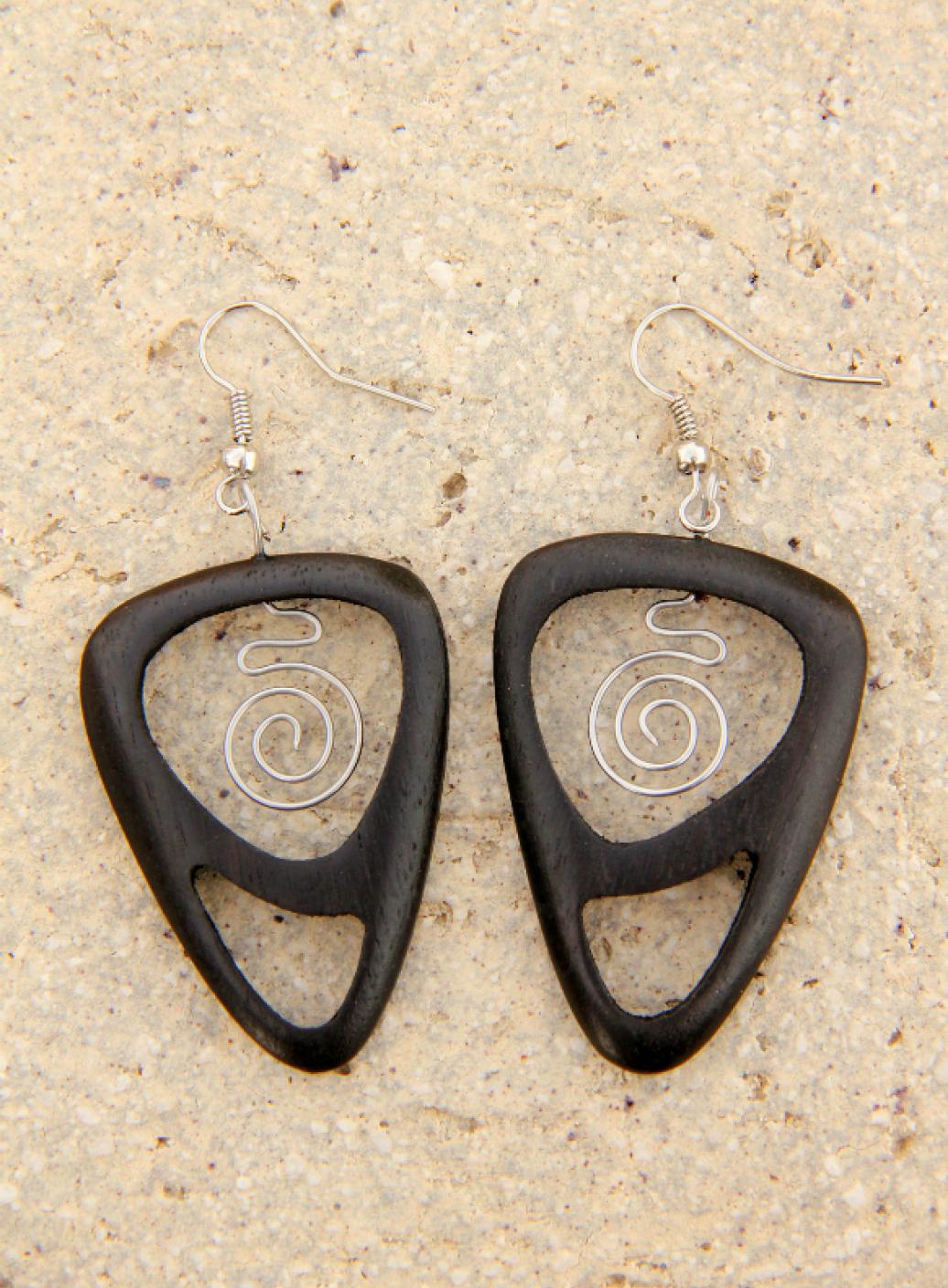 Dřevěné náušnice se spirálou  | PachaMama.cz