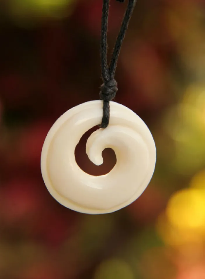 Kostěný přívěsek "Spirála Ayu" | PachaMama.cz
