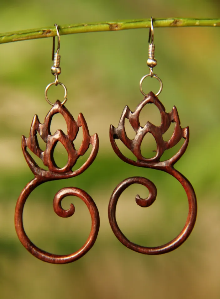 Dřevěné náušnice "Lotos a spirála" | PachaMama.cz