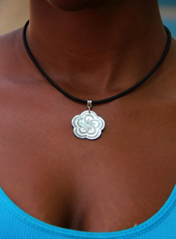 Náhrdelník s perleťovým příveskem   | PachaMama.cz