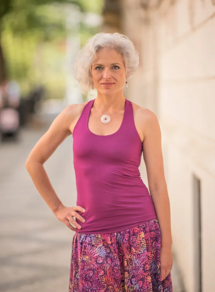 Tílko Lea s všitou braletkou, barva LAVA | PachaMama.cz