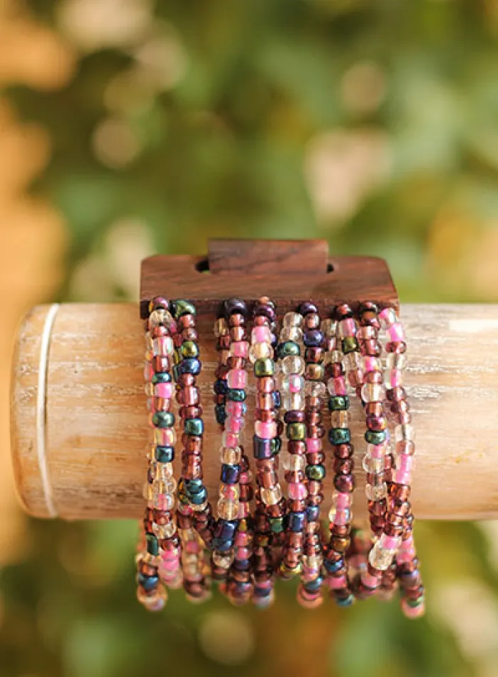 Náramek s dřevěnou přezkou, mix barev | PachaMama.cz