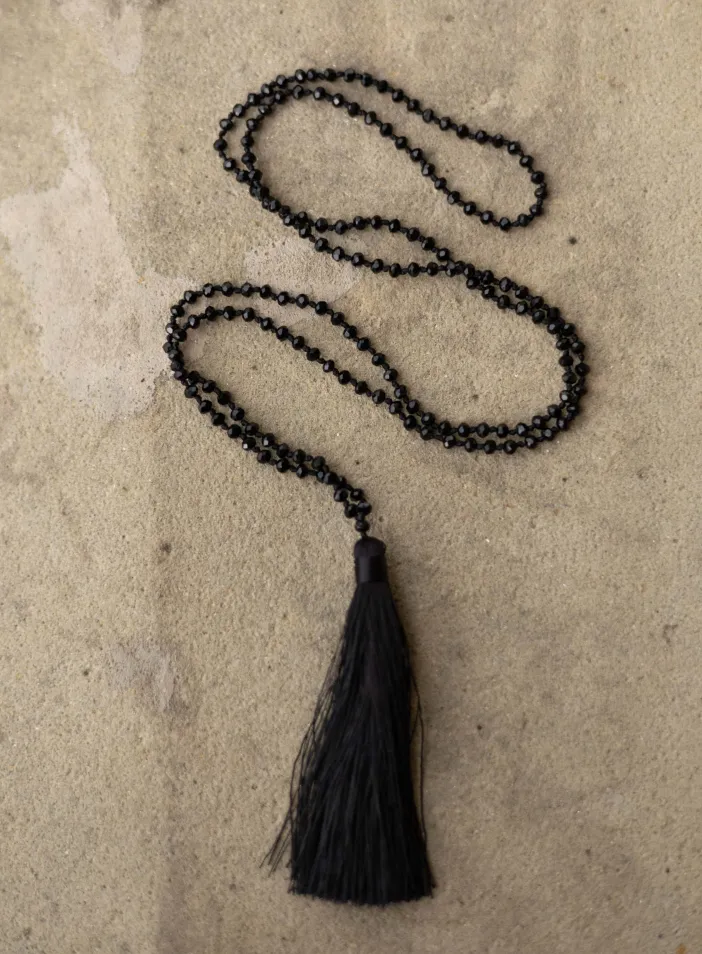 Náhrdelník Japa mala černý se střapcem | PachaMama.cz