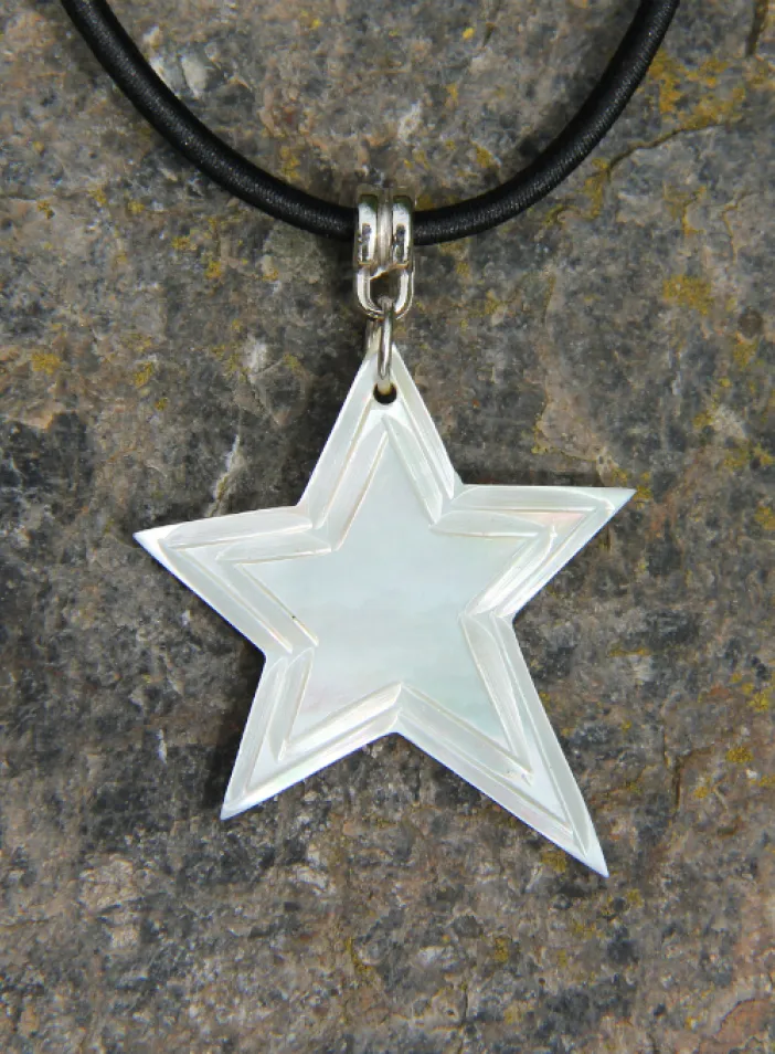 Náhrdelník s perleťovým příveskem | PachaMama.cz