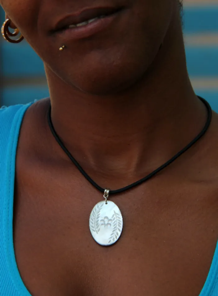 Náhrdelník s perleťovým příveskem       | PachaMama.cz