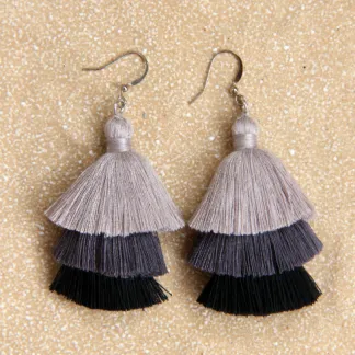 Střapcové náušnice, trojkombinace černá/ tmavě šedá/ světle šedá | PachaMama.cz