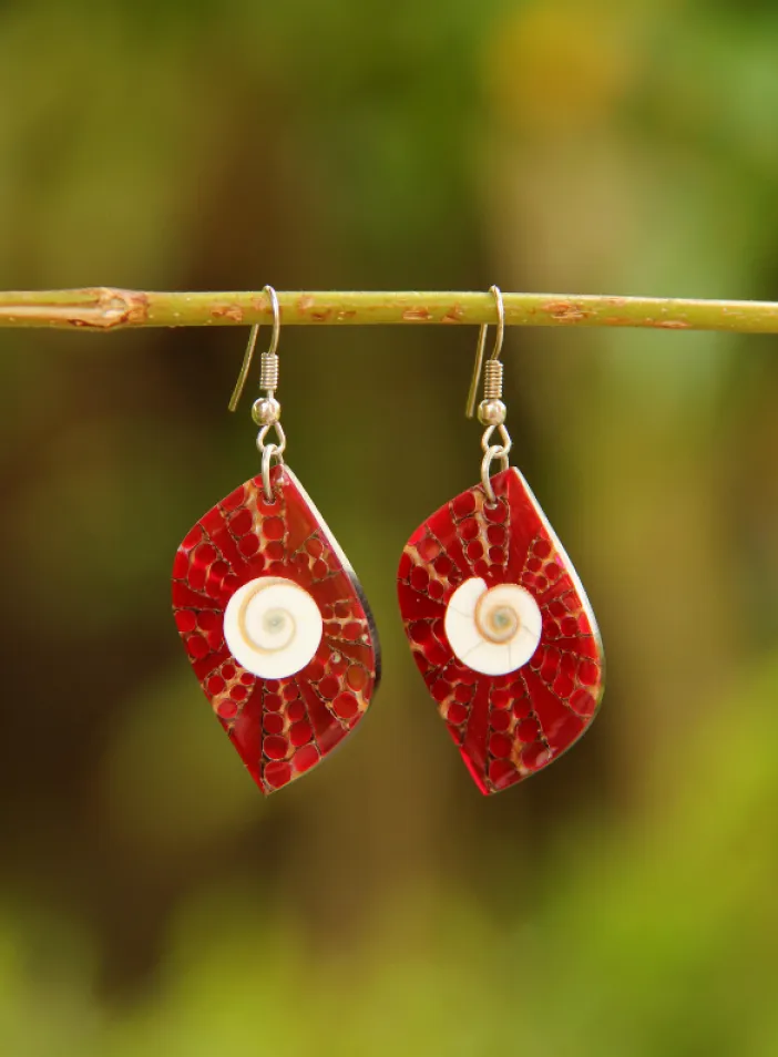 Náušnice červená mušle | PachaMama.cz
