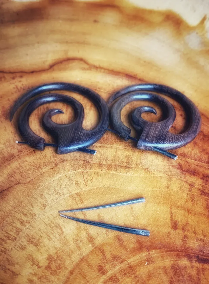 Tyčky k náušnicím z rohoviny, náhradní | PachaMama.cz